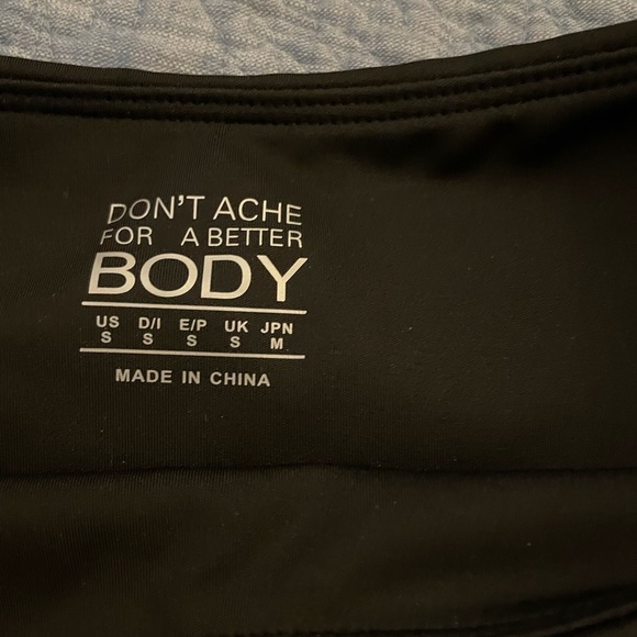 Stretchy leggings, perfect for running, has 2 pockets and is higher waisted.New. - Picture 2 of 5